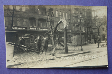 Ansichtskarte Foto AK Berlin 1918-1920er Jahre Frankfurter Allee Geschäft Revolution Generalstreik Straßenkämpfe Ortsansicht Architektur